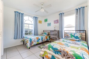 3 habitaciones, escritorio, tabla de planchar con plancha y wifi gratis