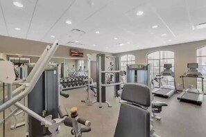 Fitness facility - Cheerful, family friendly 5 bedroom home with pool (Kissimmee)