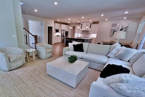TV - Coastal Club * 6BR Luxury House w 5 Full Bathrooms (Lewes)