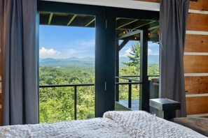 4 habitaciones, escritorio, tabla de planchar con plancha y wifi 