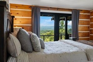 4 bedrooms, desk, iron/ironing board, WiFi