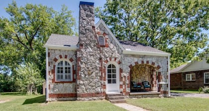 Little Stone House in the Heart of Murfreesboro