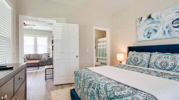 2 chambres, bureau, fer et planche à repasser, lit parapluie