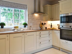 Dishwasher, cookware/dishes/utensils - 3 bedroom accommodation in Seaton Ross (Seaton Ross)