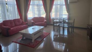 Family Room | Living area | 32-inch LED TV with cable channels, TV