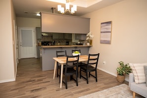 Dining - Gorgeous Pet Friendly Townhome: Clean and Spacious With Private Terrace! (Edinburg)