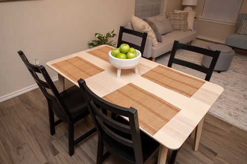 Gorgeous Pet Friendly Townhome: Clean and Spacious With Private Terrace!