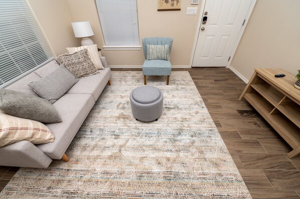 Smart TV - Gorgeous Pet Friendly Townhome: Clean and Spacious With Private Terrace! (Edinburg)