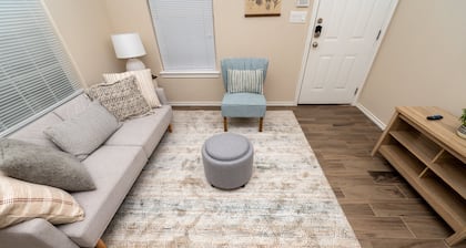 Gorgeous Pet Friendly Townhome: Clean and Spacious With Private Terrace!