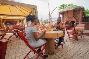 BBQ/picnic Area - FELICIA HÔTEL (Yaoundé)