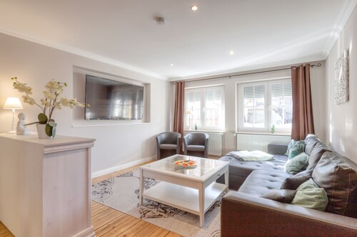 Die geräumige Ferienwohnung für 9 Personen lädt zu Ausflügen ein.