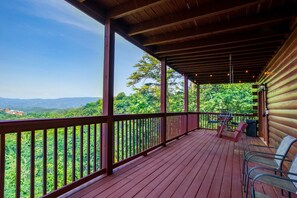 Property grounds - Hot Tub Bliss + Fire Pit & Games in Charming Smoky Mountain Cabin (Sevierville)