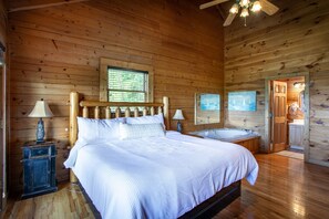 3 bedrooms, desk, iron/ironing board, free WiFi