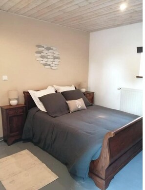 3 chambres, fer et planche à repasser, Wi-Fi gratuit, draps fournis