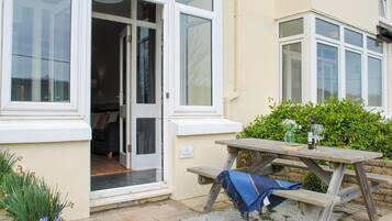 Cottage | Outdoor dining