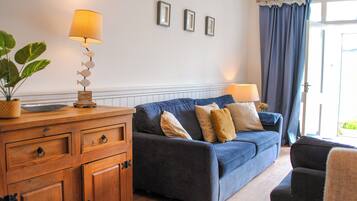 Cottage | Living area | TV