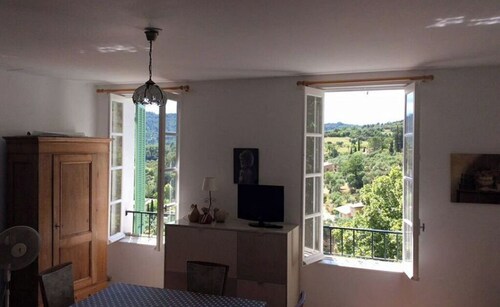 Comfort, terrace with lovely view over the valley, garage