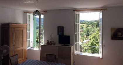 Comfort, terrace with lovely view over the valley, garage