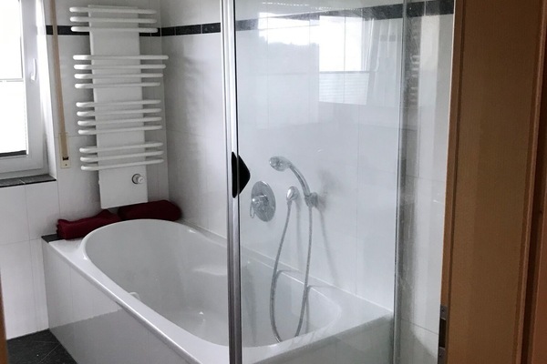 Badekar, hårføner, håndklær og såpe