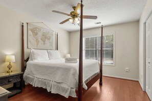 4 habitaciones, tabla de planchar con plancha, wifi y ropa de cama 