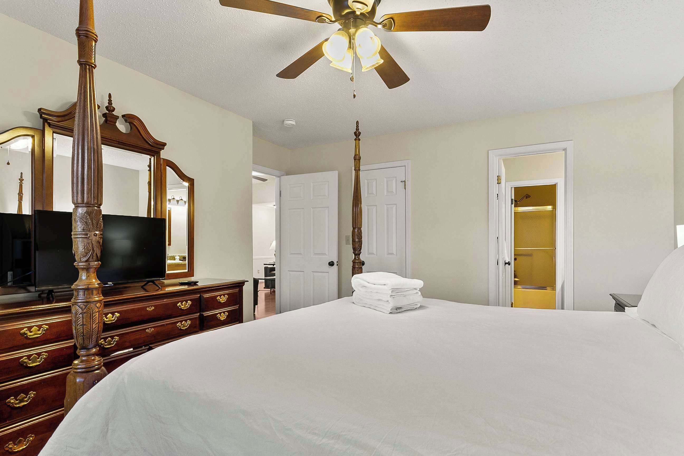 4 chambres, fer et planche à repasser, Wi-Fi, draps fournis