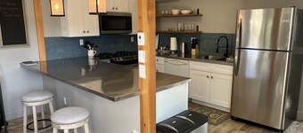 Old Town Cottage in Port of Siuslaw,  King Bed