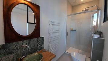 Kamar Double, Bebas Asap Rokok, pemandangan kebun | Kamar mandi | Pengering rambut, handuk, sabun, dan sampo