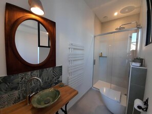 Double Room, Non Smoking, Garden View | Bathroom | Hair dryer, towels, soap, shampoo - Maravillon (Villon)