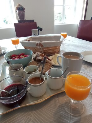 Desayuno continental incluido todos los días