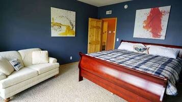 5 bedrooms, travel cot, WiFi, bed sheets