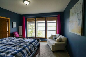 5 bedrooms, travel cot, WiFi, bed sheets