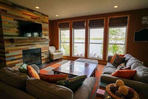 Morning Sun Cabin on Lake Metigoshe