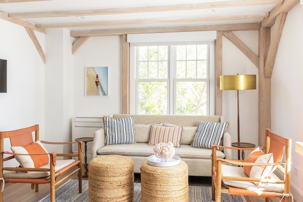 Suite, 1 King Bed | 1 bedroom, premium bedding, minibar, free WiFi