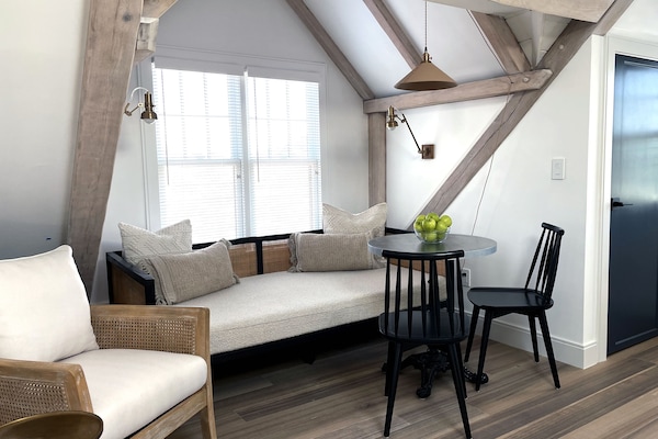 1 bedroom, premium bedding, minibar, free WiFi