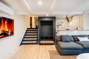 TV, fireplace