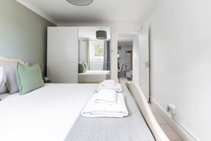 2 bedrooms, hypo-allergenic bedding, iron/ironing board, WiFi