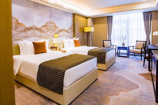 Premium bedding, minibar, in-room safe, desk