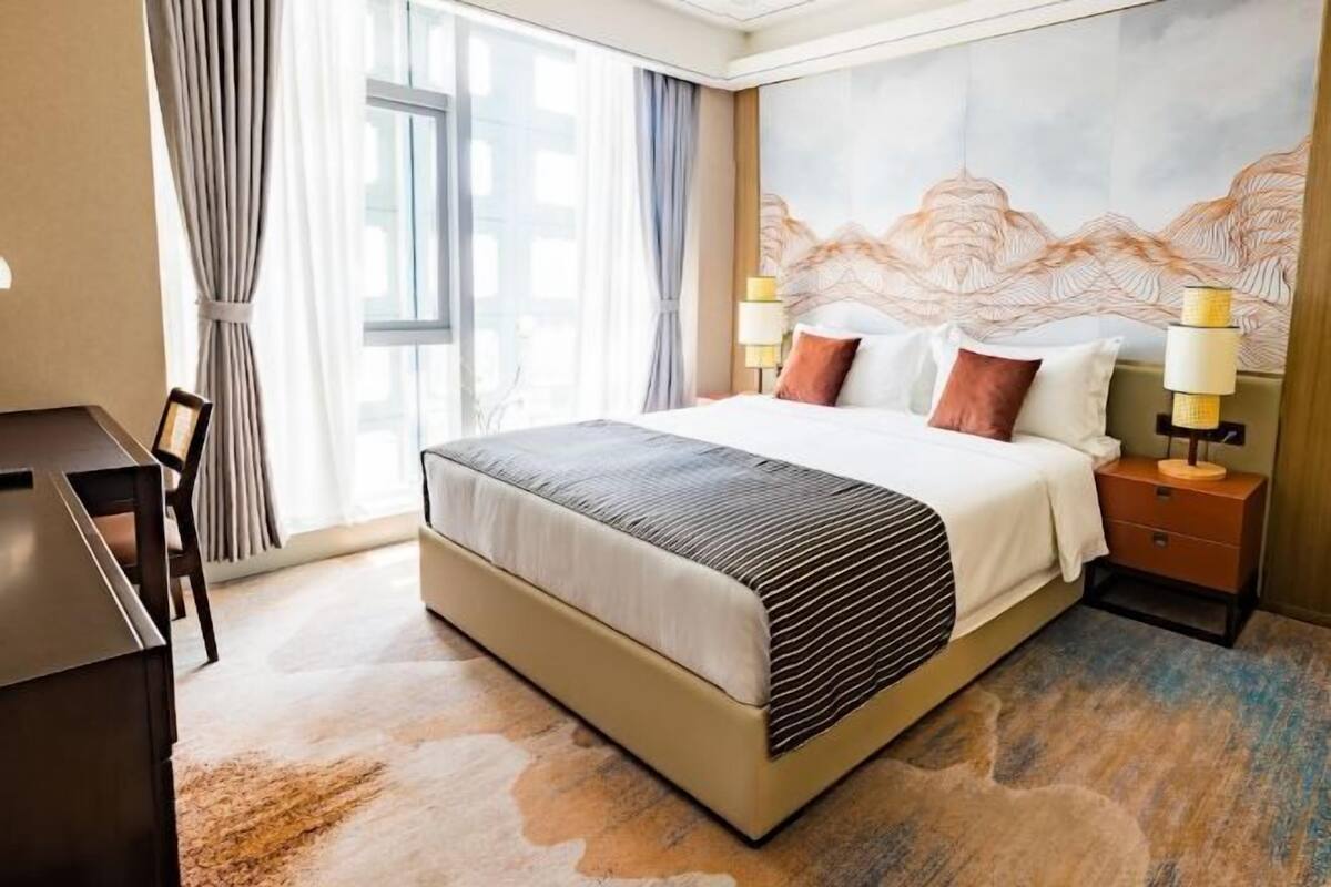 Premium bedding, minibar, in-room safe, desk