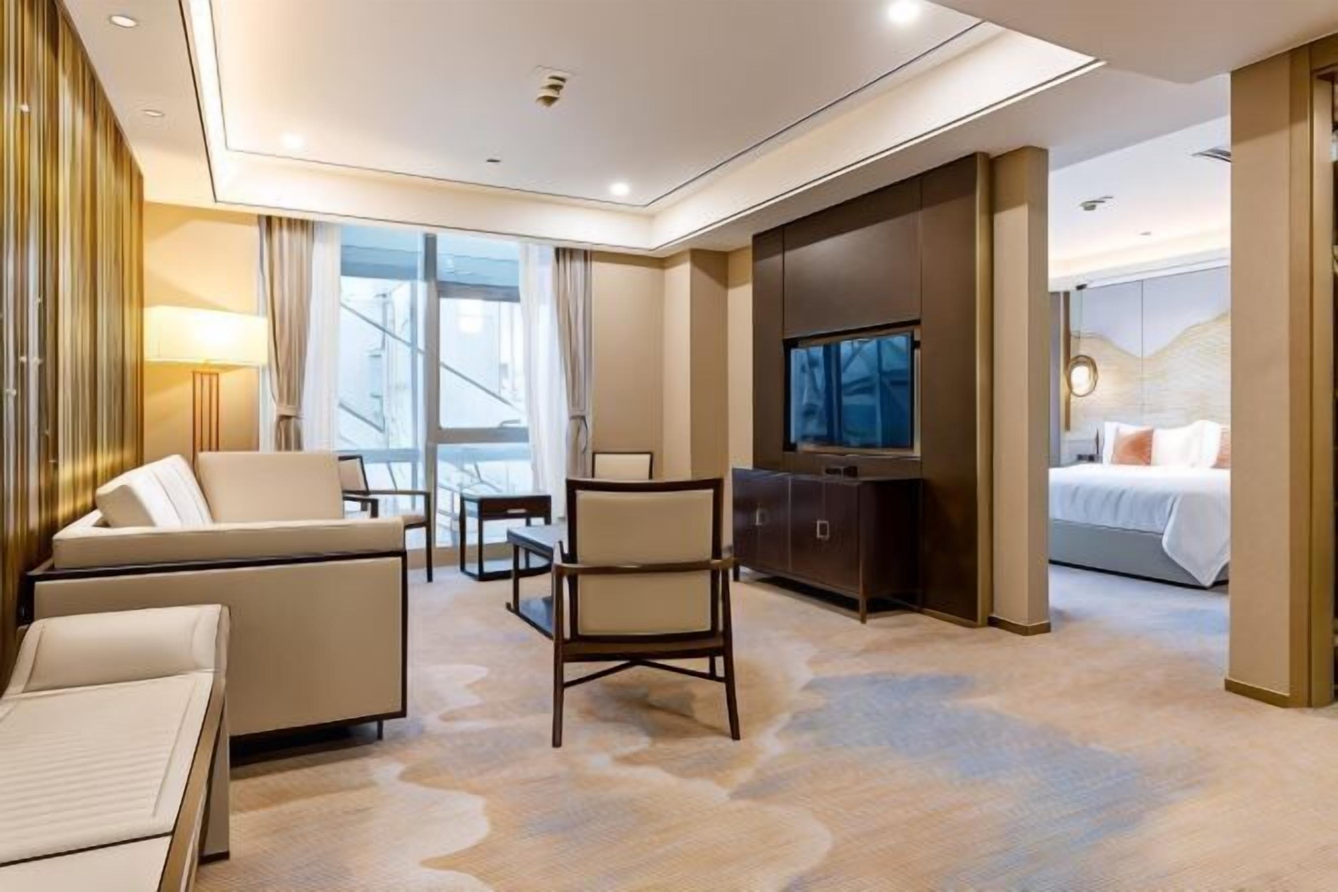 Premium bedding, minibar, in-room safe, desk