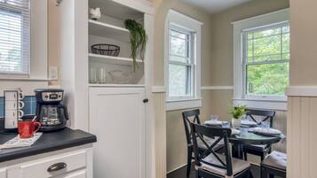 Apartment (16 Saragossa Street B) | Exterior