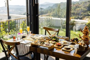 Tägliches inbegriffenes einheimisches Frühstück