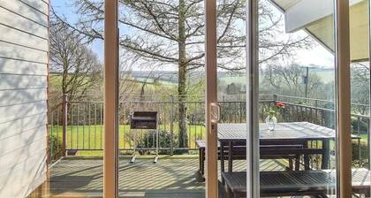 Ta Mill Meadowview Chalet 2 in a Stunning Retreat