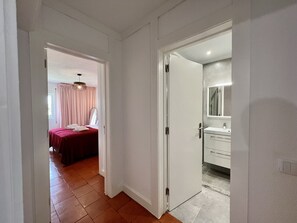 2 chambres, fer et planche à repasser, Wi-Fi gratuit, draps fournis