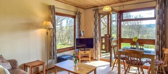 Cosy log-cabin style lodge with outdoor Lay-Z-Spa in rural, North Cornwall.