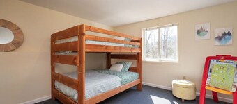 Private-Spacious-Hot Tub-King Bed-Games Room