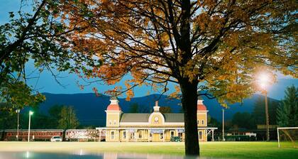 Private-Spacious-Hot Tub-King Bed-Games Room