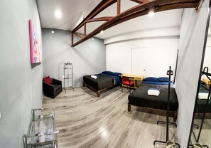 1 chambre, fer et planche à repasser, Wi-Fi gratuit, draps fournis