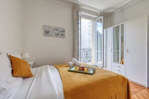 1 bedroom, iron/ironing board, WiFi, bed sheets - Cosy Parisian 1Bdr Flat - Prime Location le Marais (Paris)