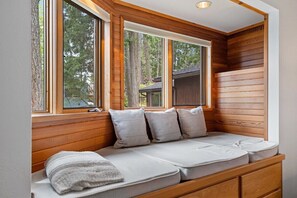 4 habitaciones, escritorio, tabla de planchar con plancha y wifi 