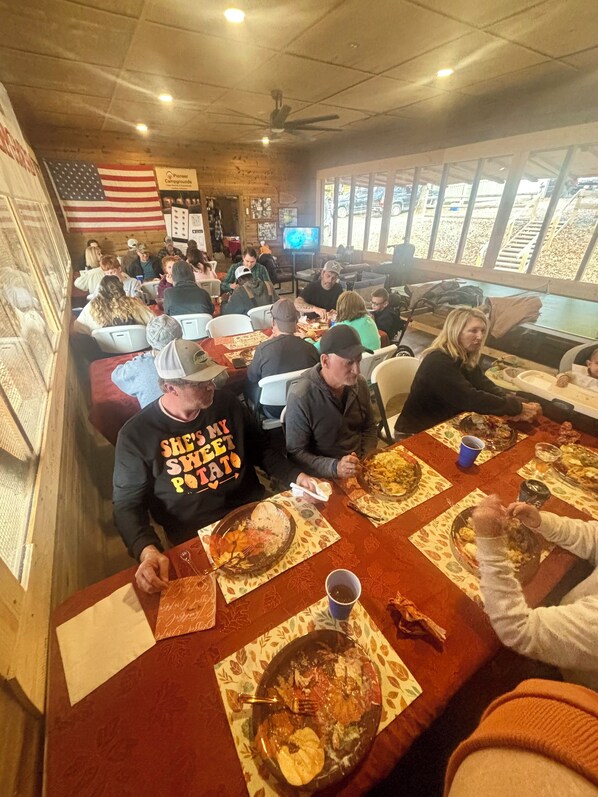 Dining - Cabin 6 - Rustic Mountain Cabin Rental - Up to 3 persons (Hatfield)